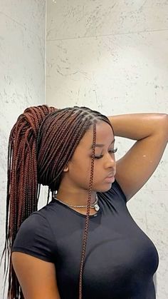 X Small Box Braids, Box Braids Burgundy And Black, Back To College Hairstyles Black, Boho Knotless Braids With Color Burgundy, Burgundy And Black Braids, Burgundy Braids On Dark Skin, Braids Inspo Black Women, Color Braids On Dark Skin Women, Black And Burgundy Braids