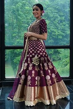 Shop for Avnni Kapur Maroon Silk Banarasi Lehenga Set for Women Online at Aza Fashions Banarasi Bridal Lehenga, Zardosi Blouse, Brocade Lehenga, Silk Lehengas, Banarasi Brocade, Banarasi Lehenga, Lehenga Choli Wedding, Indian Wedding Wear, Indian Lehenga