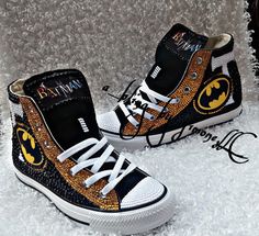 Batman Converse, Bedazzled Shoes Diy, Vans Boots, Converse Style Women, Custom Batman, Galaxy Converse, Bedazzled Shoes, Galaxy Vans, Bling Converse