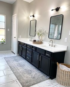 Tricorn Black || Sherwin Williams 
Repose Grey || Sherwin Williams American Style Home, Bathroom Dream, Black Cabinets Bathroom, Dark Bathrooms, Floor Bathroom, Bathroom Redesign, Small Bathroom Makeover