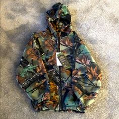 Camouflage Jacket For 7 To 8 Year Olds - Size Small While Lying Flat The Jacket Measures Approximately 17 Inches Armpit To Armpit Outdoor Camouflage Hooded Jacket With Adjustable Hood, Camouflage Hooded Jacket With Adjustable Hood For Outdoor, Winter Camouflage Outerwear With Fleece Lining, Winter Camouflage Outdoor Parka, Camouflage Outerwear For Fall Outdoor Activities, Winter Camouflage Windbreaker For Outdoor Activities, Camouflage Winter Outerwear With Adjustable Hood, Fall Camouflage Outerwear With Fleece Lining, Winter Camouflage Hunting Outerwear