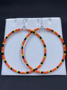 Desert Sun Hoops consist of tiny seed beads in a vibrant Orange, Yellow, and Black. -Ear Wire style earrings with attached hoops -Ear Wire color is Silver *Earrings are available in many other color options, message me with special requests. Holiday Beaded Jewelry, Fork Jewelry, Beaded Jewelry Earrings, Seed Bead Crafts, Handmade Hoop Earrings, Holiday Beading, Turquoise Hoop Earrings, Quilling Jewelry, Bracelets Handmade Diy