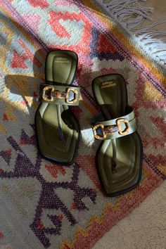 Bora Bora Vacation Sandals, Pretty Sandals, Dr Shoes, Vacation Looks, Cute Sandals, Bora Bora, Leather Shoes Woman, Footwear Design Women, Shoe Obsession