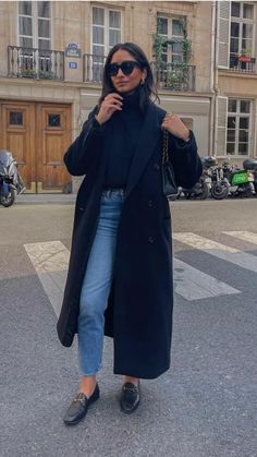 Long Fall Coats For Women, Navy Coats Outfit, Navy Teddy Coat Outfit, European Coat Women, Womens Peacoat Outfit, Long Line Coat Outfit Winter, Navy Crew Neck Sweater Outfit, Winter Outfits 2023 Black Women, Dark Blue Coat Outfits For Women