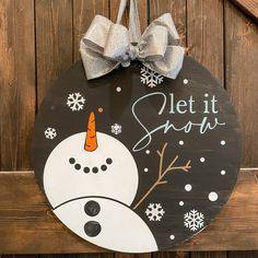 Let It Snow: Round Design & Swappable Design - Paisley Grace Makery Christmas Wooden Signs, Snowman Door, Round Door Hanger, Snow Theme, Wall Art Diy Paint, Door Signs Diy, Wooden Snowman, Wooden Wreaths, Round Wood Sign