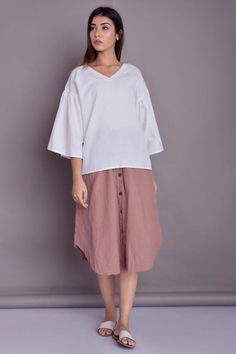 Flare sleeve Linen Tunic, Oversized Linen blouse, V Neck Loose Tunic, Loose blouse women, Linen shirt  - Custom made by Modernmoveboutique>DESCRIPTION<- loose and roomy- Flared sleeves- made from Linen blend. The fabric is of medium weight (185 g).- the model is 172 cm high (regular XS - S) is wearing size S- color in the picture - WHITE (Please choose any other color on the right).>COLOR<NOTE - The top is available in 25 colors.        - We found out the fabric to be rather hard to photograph t Women Linen Shirt, Linen Halter Dress, Buttoned Skirt, Long Linen Skirt, Apple Cut, Below The Knee Skirt, Loose Tunic, Button Skirt, Linen Tunic