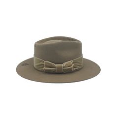 PRE-ORDER - Fedora style in western weight hat in pecan- Matching velvet band- Made from ethically sourced 100% Felt - 4.5" Crown- 3.5” Brim - 100% Silk Interior Lining- Made from ethically sourced 100% top quality beaver- Handmade in Mexico, Ships from the USA Sizing: Small: 54.5 cmMedium: 56 cmLarge: 59.5 cm Western Brown Boater Hat With Flat Crown, Western Brown Boater Hat With Curved Brim, Fitted Brown Fedora For Ranch, Western Style Brown Boater Hat For Winter, Winter Western Brown Boater Hat, Fitted Brown Country Style Top Hat, Western Brown Fedora With Flat Crown, Western Style Brown Fedora With Flat Crown, Brown Fedora With Flat Crown For Ranch