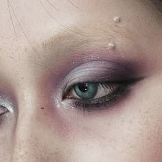 Colorful Eyeshadow Makeup, Whimsygoth Makeup, Cool Toned Eyeshadow Looks, Ethereal Eye Makeup, Dark Ethereal Makeup, Whimsy Makeup, Eyeliner Eyeshadow Looks, Unique Eyeshadow Looks, Makeup Looks Purple