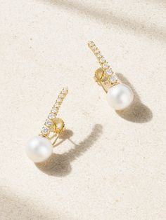 Mizuki Goltz never runs out of fresh, beautiful ways to incorporate pearls into her pieces. Part of the 'Privé' collection, these earrings are cast from 18-karat gold and set with hand-selected Akoya pearls. The slim diamond-encrusted bars add the perfect amount of sparkle. Fine Pearl Earrings For Evening, Luxury Pearl Embellished Drop Earrings, Luxury Akoya Pearl Drop Earrings, Fine Jewelry Akoya Pearl Earrings For Evening, Luxury Pearl Diamond Drop Earrings, Solitaire Pearl Earring For Formal Events, Refined Akoya Pearl Drop Earrings, Fine Jewelry Pearl Pendant Earrings, Fine Jewelry Pearl Earrings For Pierced Ears