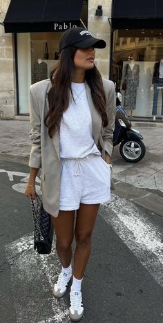 Humidity Outfit Summer, Casual Errands Outfit Spring, Casual Classy Outfits Street Style, Sporty Work Outfit, Sporty Feminine Outfits, Classy Athleisure Outfits, Comfy Outfit Aesthetic, Summer Athleisure Outfits, Elevated Athleisure