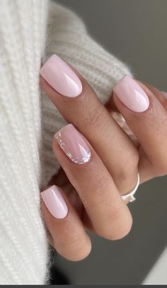 Short Pink Shellac Nails, Milky Pink Nails, Kutek Disney, Milky Pink, Manikur Kuku, Milky Nails, Subtle Nails, Simple Gel Nails, Smink Inspiration