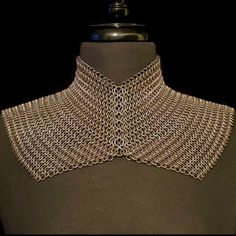 Handcrafted, one of a kind, extra large chainmail choker. It is a beautiful combination of Anodized "champagne" and "stormy gray" colored Aluminum. Length can be made adjustable. Upon purchase you may send a note with your exact neck measurement if sizing is a concern. This is meant to fit snuggly on the neck. It is lightweight enough to be worn comfortably. Chainmail Choker, Mail Dress, Chainmail Patterns, Chainmaille Necklace, Jewerly Ring, Costume Armour, Chainmail Necklace, Shoulder Jewelry, Choker Handmade