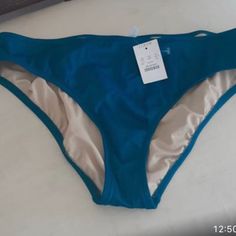 New J.Crew Swim Bottoms Teal Turquoise Large Nwt Great For Vacation, Pool, Beach, Lake Etc Note: A Matching Top Is Available In A Separate Listing Size Large Questions? Leave A Comment Below! Turquoise Stretch Swimwear Beachwear, Turquoise Stretch Swimwear For Beachwear, Turquoise Stretch Bottoms For Pool, Turquoise Stretch Bottoms For The Pool, Stretch Turquoise Bottoms For The Pool, Stretch Turquoise Swimwear For Beach Season, Stretch Turquoise Swimwear For Pool, Turquoise Stretch Tankini, Stretch Turquoise Bottoms For Sunbathing