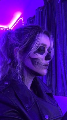 Hot Skeleton Halloween Costume, Cool Skeleton Costume, Skeleton Face Makeup Halloween, Aesthetic Skeleton Costume, Skull Face Paint Aesthetic, Ghost Concert Makeup, Skeleton Costume Aesthetic, Ghost Concert