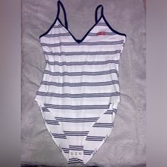 (New With Tag) Size Medium Casual White V-neck Swimwear, Casual White Sleeveless Bodysuit, Sporty White Cotton Bodysuit, White Cotton Sporty Bodysuit, Sporty White One-piece Bodysuit, Casual Spring Tops With Lined Body, White Sporty Bodysuit For Summer, White Lined Bodysuit For Loungewear, White Bodysuit For Swimming