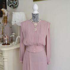 This Is A Vintage 1960s 2 Piece Suit Includes A Blouse And Skirt Made By Pierre Cardin. Tailored Fit And Peplum Waist. A Gorgeous Suit From An Iconic Designer! Pierre Cardin Boutique All My Items Are Very Carefully Selected. Please Keep In Mind They Are Preloved So They May Show Some Signs Of Age. Most Of The Clothes I Send After Professional Cleaning. Pierre Cardin 60s, Pink Skirt, Pierre Cardin, Skirt Suit, Vintage Skirt, Blouse And Skirt, Skirt Set, Icon Design, Womens Skirt