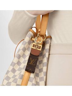 Gender: Women   Brand: LOUIS VUITTON   Product Name: Dauphin Dragonne Key Holder Brown   Bags Alora Code: 25429670   Color: brown   Origin: France   Designer Style ID M69000 Louis Vuitton Paris, Chain Loop, Cross Bag, Timeless Handbag, Brown Bags, Color Dorado, Designer Style, Product Name, Bags Designer Fashion