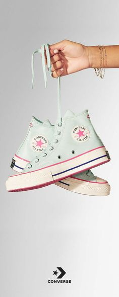 Converse With Socks, How To Wear Converse, Converse 70s, Chuck 70s, Cute Converse, Preppy Shoes, Socks Christmas, Shoe Inspo, Swag Shoes