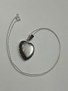 Vintage Sterling Silver Mother of Pearl Heart Necklace. This necklace is 17 inches in length and weighs a total of 5.78 grams. The necklace tested and stamped sterling silver. This pre-owned necklace is in good condition and are ready to be worn!  Willing to answer any questions and send more pictures if requested, please feel free to ask! Please come check out other stunning unique jewelry pieces listed in our shop! www.etsy.com/shop/AmericanJewelry224 Silver Open Heart Necklace For Memorial, Silver Heart Cut Necklace With Hallmark, Pearl Heart Necklace, Goth Necklace, Vintage Jewlery, Pearl Heart, Vintage Necklaces, Dope Jewelry, Classy Jewelry