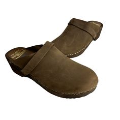 toffeln sweden dark brown leather clogs size 43 #swedishclogs #clogs Swedish Clogs, Leather Clogs, Slingback Heel, Dark Brown Leather, Ballet Flats, Sweden, Ankle Strap