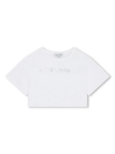 white organic cotton logo print at the chest crew neck short sleeves straight hem cropped This item is made from at least 50% organic materials. Dress With Jean Jacket, Baby Boy Accessories, Gucci Kids, Dolce And Gabbana Kids, American Fashion Designers, Kenzo Kids, Organic Materials, Boys Accessories, Cropped T Shirt