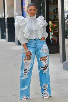 Distressed Wide Leg Jeans, Skirt Ideas, Mode Jeans, Trendy Fashion Outfits, Curvy Girl Fashion, Work Clothes