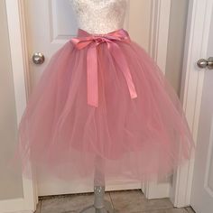 Never Worn. Perfect For Halloween, Birthday Party! Long Pink Tulle Skirt, Wedding Dresses Pink, Skirt Bridesmaid Dresses, Diy Tulle Skirt, Tulle Skirt Tutorial, Tulle Skirts Outfit, Pink Tulle Skirt, Skirt Tulle, Plus Size Bridesmaid