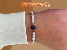 Protect yourself from negativity with our white evil eye pearl bracelet with gold balls and bring only positive vibes into your life. Since all of our Nazar protective bracelets with the popular Turkish eye are adjustable in size, they fit children, women and men and are therefore the perfect gift. What are the advantages of our 100% handmade white protective amulet? ❤️ Unique Hamsa or Boncuk design. ❤️ Uniquely braided and therefore suitable for every wrist. ❤️ Many color variations and therefore suitable for every outfit. How does it protect children, women and men? 🧿 Built-in Nazar amulet in the style of the Greek eye. 🧿 Reflective crystal balls in a bling bling look. 🧿 Daily reminder to manifest positive things for yourself. What materials are used? 💎 Polyester for a comfortable we Protective Bracelets, White Evil Eye Bracelet, Nazar Bracelet, Nazar Amulet, Protective Amulet, White Evil Eye, Bracelet Evil Eye, Turkish Eye, Protection Amulet