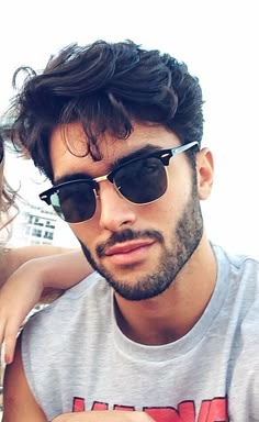 Frame Square, Sunglasses Women Fashion, Hipster Man, Wearing Sunglasses, Corte De Cabelo Masculino, Mens Cuts, Fashion Eyewear, Sunglasses Fashion