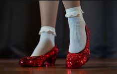 Handmade ruby slippers - just like Dorothy wears in The Wizard Of Oz. Very comfortable - great for costume parties, cosplay or theatrical productions.  Alternative colours and minor modifications available on request. Handmade by me in Melbourne, Australia. Each shoe takes about 3-4 hours to complete. (One pair 6-7 hours), excluding all the undercoating. I do my very best to get these shoes as close as possible to the original designs. I even use the original blueprints for the bows. Available s Ruby Slippers Wizard Of Oz, Wizard Of Oz Shoes, Dorothy Shoes, Dorothy Wizard Of Oz, Ruby Red Slippers, Ruby Slippers, Women's Costumes, Wizard Of Oz, Costume Party