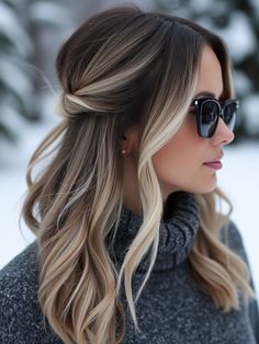 Balayage Hair Dramatic, Medium Winter Hair, Highlights Brown Hair Ponytail, Winter Bayalage Blonde, Holiday Blonde Hair, Winter Brown Hair With Highlights, Different Color Hair Ideas Ombre, Byolouge Hair Brown, Winter Blonde Hair Trends 2024