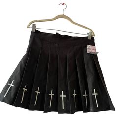 Black Skirt Gothic Dark 90s Vintage Emo Goth Skirt Harajuku High Waist Skirts. Size Small? Medium? It Fits A Size 27 Length: 14” Waist: 28” Super Nice And Simple Pleated New With Tags Goth Skirts, Purple Goth, Goth Skirt, High Waist Skirts, Disney Canvas, Harajuku Lovers, Emo Goth, Emo Girls, Fashion 2024