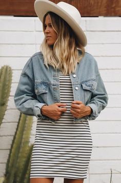 Boulder Light Blue Denim Jacket - elisonrd Blue Denim Jacket Outfit Women, Light Blue Denim Jacket Outfit, Blue Denim Jacket Outfit, Denim Jacket Outfit Women, Fall Comfy Outfits, Fall Aesthetic Outfit, Light Blue Denim Jacket, Neutral Fall Outfits, Cute Sweaters For Fall