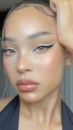 Graphic Liners, Makeup Unique, Makeup For Black Skin, White Eyeliner, Eye Makeup Designs, Dope Makeup, Makeup Eye Looks, Creative Eye Makeup