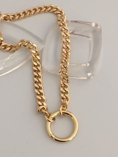 This is a high quality thick, brass, gold plated chain necklace. Minimalist and modern chunky gold curb link chain necklace with a decorative spring lock connector. The curb/cuban link necklace is is a show stopping design and is a weighty brass necklace with 14k gold plating. Lead safe and Nickel safe. You have the option of adding your own pendant or enhancer to the connector. So Versatile ! Please note that the length ordered includes the size of the spring lock connector. The chain is 9mm wi Cuban Link Necklace, Link Chain Necklace, Necklace Minimalist, Brass Necklace, Brass Gold, Cuban Chain, Chunky Necklace, Cuban Link, Keep Jewelry