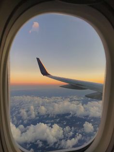 ✨ Vision Board Success, Vision Board Pics, Travel Picture Ideas, Vision Board Photos, Vision Board Pictures, Airplane Window, Life Vision Board, Vision Board Manifestation