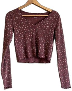 Mauve V-neck Top For Fall, Purple V-neck Top For Winter, Winter Purple Cotton Tops, Purple Cotton Winter Tops, Purple Cotton Tops For Winter, Fitted Mauve Top For Fall, Heather Maroon Long Sleeve Top For Fall, Mauve Long Sleeve Tops For Winter, Mauve Fitted Long Sleeve Top