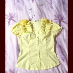 Cute Yellow Summer Top W/ Ruffles And Flowers On Both Shoulders. Cute Yellow Fitted Blouse, Feminine Fitted Yellow Blouse, Yellow Summer Top, Fashion Top, Summer Top, Cute Fashion, Ruffles, Top Styles, Blouses