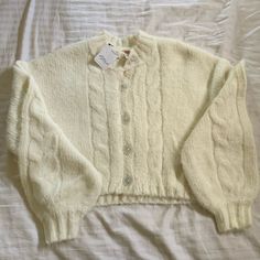 So Cute!! Nwt Never Worn!! Free People Size Xs - I Would Say This Sweater Has Some Room To It. So Size Xs/S Would Be Fine! Cropped. Just In Time For Fall!! Cream Color - No Stains, Rips, Or Snags. Excellent Condition. Always Up For Offers. Pullover Cardigan, Free People Sweaters, Free People Sweater, Just In Time, Colorful Sweaters, Cream Color, In Time, So Cute, Sweaters & Cardigans