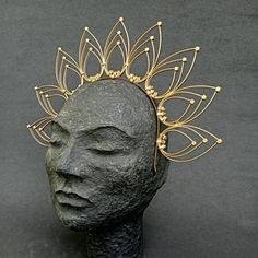 The halo crown will be a great achievement for your look Ideal for a photo shoot Ziptie Crown, Cosplay Essentials, Diy Headpiece, Gold Halo Crown, Crown Halo, Headpiece Diy, Diy Crown, Halo Crown, Gold Headpiece