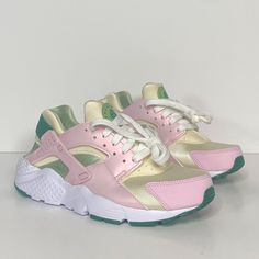 Nike Huarche Run Se (Gs) Grade School/Big Kids Sizing Color: Pink Foam / Malachite-Sesame Condition: New Item: Dq0517-600 Grade School, Kids Nike, Kids Sneakers, Shoes Nike, New Item, Big Kids, Kids Shoes, New Color, Nike Shoes