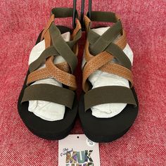 New Muk Luks Women's Sabine Wedge Sandal In Olive & Tan Size 10 The Original Muk Lukas Comfortable Pull-On Olive Elastic Ankle Straps Contrasting Tan Faux Leather Woven Straps Black Flocked Vinyl Soles 1 1/4” Platform 2 1/2” Wedge Super Cute And Comfy Green Cushioned Wedge Sandals For Vacation, Beach Season Synthetic Wedge Sandals With Cushioned Footbed, Adjustable Synthetic Wedge Heel Sandals, Casual Synthetic Wedge Sandals For Outings, Brown Adjustable Wedge Sandals With Cushioned Footbed, Adjustable Brown Wedge Sandals With Cushioned Footbed, Wedge Heel Sandals For Beach Season Outings, Beach Season Wedge Heel Sandals For Outings, Brown Summer Wedge Sandals In Synthetic