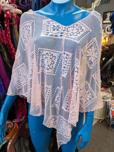 Please see photos for full details. Looks in great condition. A little bit of a boho twist on this delicate woven poncho. Just adorbs! Model measures  33" bust/ 24" waist/ 35" hips 62" tall All sales final.  No refunds or exchanges. All of my items are cross pollinated in- store and on my packdhousevintage online store so don't let your favorite get away! This treasure can be ended at anytime! Nothing haunts ya' like the vintage you didn't buy!💔 Skip the risk of buyers remorse and check us out in person. Located at 1143 Milwaukee Ave. in Riverwoods, IL. Check us out on social media and at packdhousevintage.com for store hours and specials! White Poncho For Spring Beach Cover-up, Casual Beach Shawl For Spring, Casual Beach Shawl For Summer, Casual Summer Shawl For Beach, Casual Summer Beach Shawl, White Shawl For Beach In Spring, Spring Vacation Bohemian Shawl, Casual Summer Shawl One Size, Casual One Size Shawl For Summer