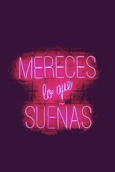 a neon sign that says mereces to que suenas