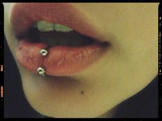 Piercings Inspiration Labret Piercing Horseshoe, Central Lip Piercing, Middle Labret Piercing, Labret Jewelry Ideas, Lip Piercing Vertical Labret Hoop, Lip Piercing Labret Ring, Labret Piercing Ring Center, Cute Labret Piercing, Labret Vs Vertical Labret