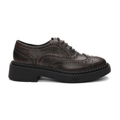 The Mercer women's oxford shoes feature a playful lace-up closure and heavy stitching for a textural twist. Made of premium smooth leather, these timeless oxford loafers are designed to last. Women Oxford Shoes, Boots And Sneakers, Heeled Loafers, Boots For Sale, Womens Oxfords, Flat Sandals, Smooth Leather, Sale Items, Oxford Shoes