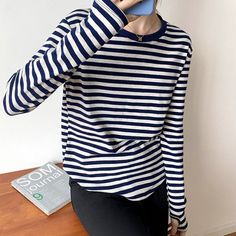 These Casual Thick Stripes Knitted Cotton T-Shirts For Women are ideal for you to make your personality more fascinating and cozy. It is comprised of high-quality cotton and polyester materials and has a conventional design. It is fashioned with an O-neck and offered in a variety of colorful colors and designs to make it more comfortable and attractive. Specification : Style: Casual Clothing Length: Regular Decoration: NONE Elasticity: Slight Strech Sleeve Style: Regular Fabric Type: Twill Mater Stripe Outfits, Shirts Women Fashion, Korean Casual, Collars For Women, Striped T Shirt, Long Sleeve Tee Shirts, Basic Shirts, Spring Shirts, Style Korean