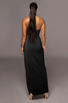 Solid Color Halter Neck Backless Ruched Evening Dress Halter Long Dress, Plus Size Mini Dresses, Boho Swimwear, Midi Dress Plus Size, Plus Size Romper, Black Halter Dress, Dress Sleeve Styles, Split Maxi Dress, Scarf Dress