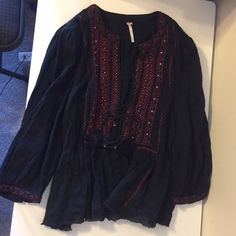 Never Been Worn!! Tags Still On It Black Bohemian Cotton Blouse, Casual Red Blouse For Festival, Casual Black Tops For Festival, Free People Boho, Flowy Top, Flowy Tops, Free People Black, Free People Tops, Black Red