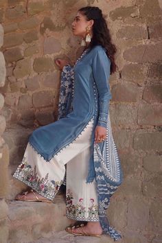 Dress Designing, Pakistani Fashion Casual, Gaun Fashion, Pakistani Dresses Casual, Salwar Kamiz, Mode Abaya, Casual Wear Dress, Kurti Designs Party Wear, Sleeves Designs For Dresses